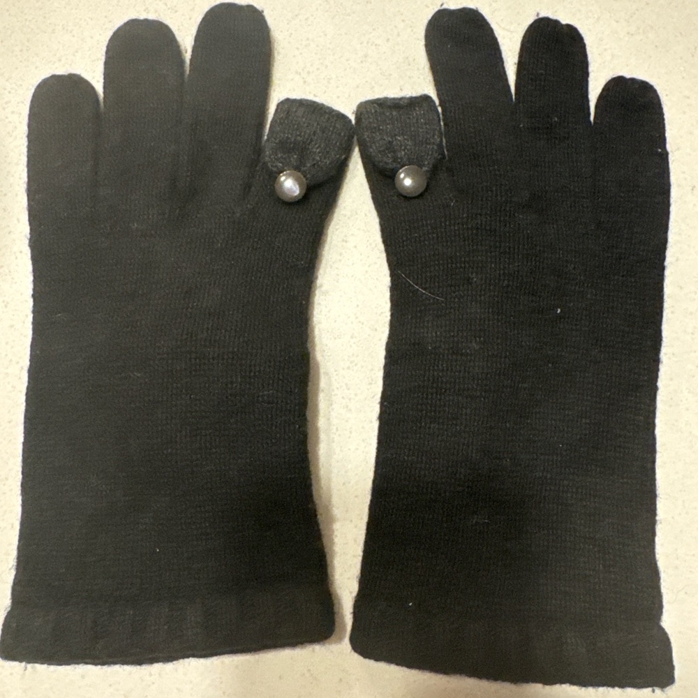 Portolano Black Gloves with Button Accent